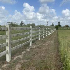 Vinyl-Fence-Cleaning-in-Houston-TX 4