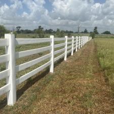 Vinyl-Fence-Cleaning-in-Houston-TX 5